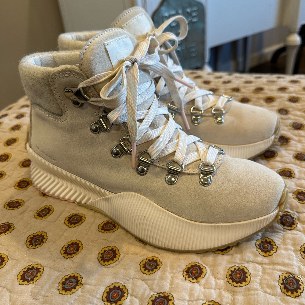 Merrell Cream Winter & Rain Boots - Picture 2 of 9